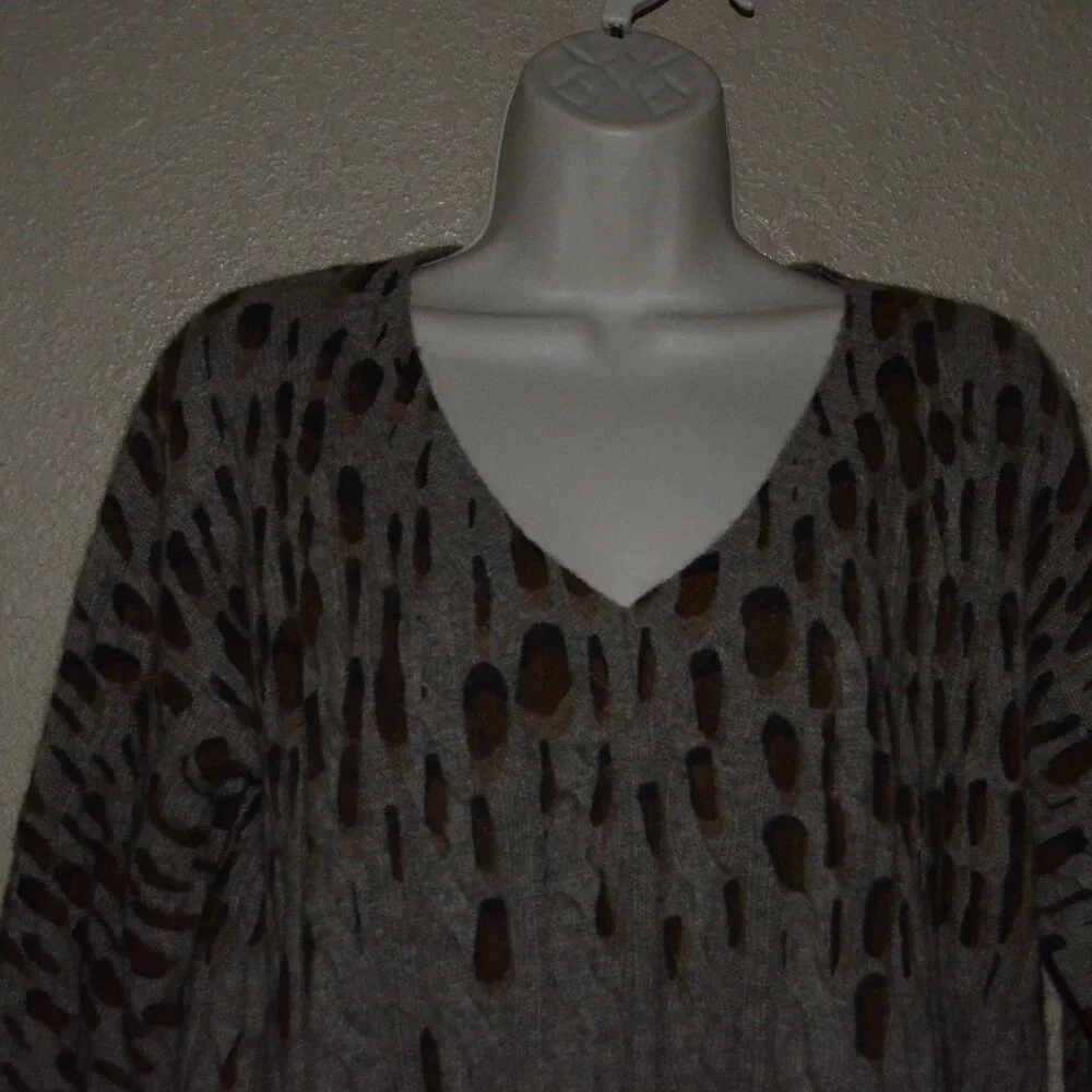 NWOT Sz M Allude Brown Animal Print Cashmere Blend V Neck Sweater